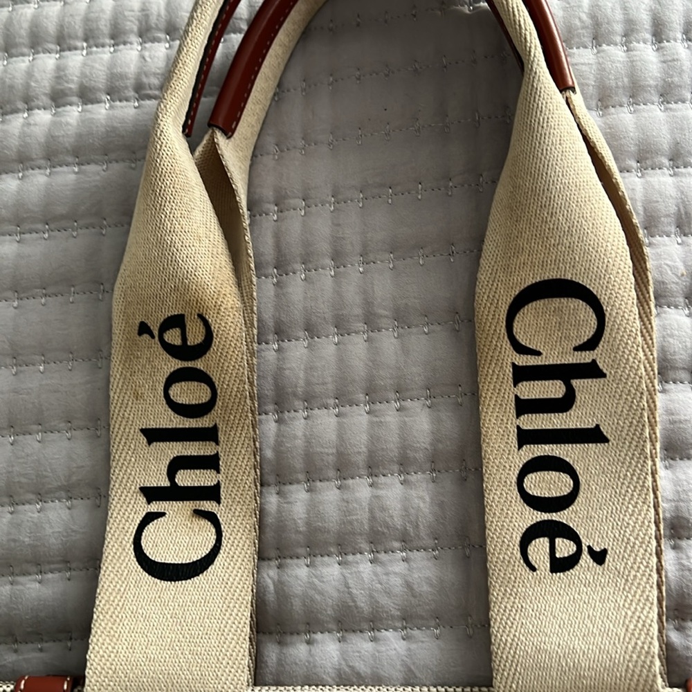 Chloe Medium Woody Linen Tote - Picture 12 of 12
